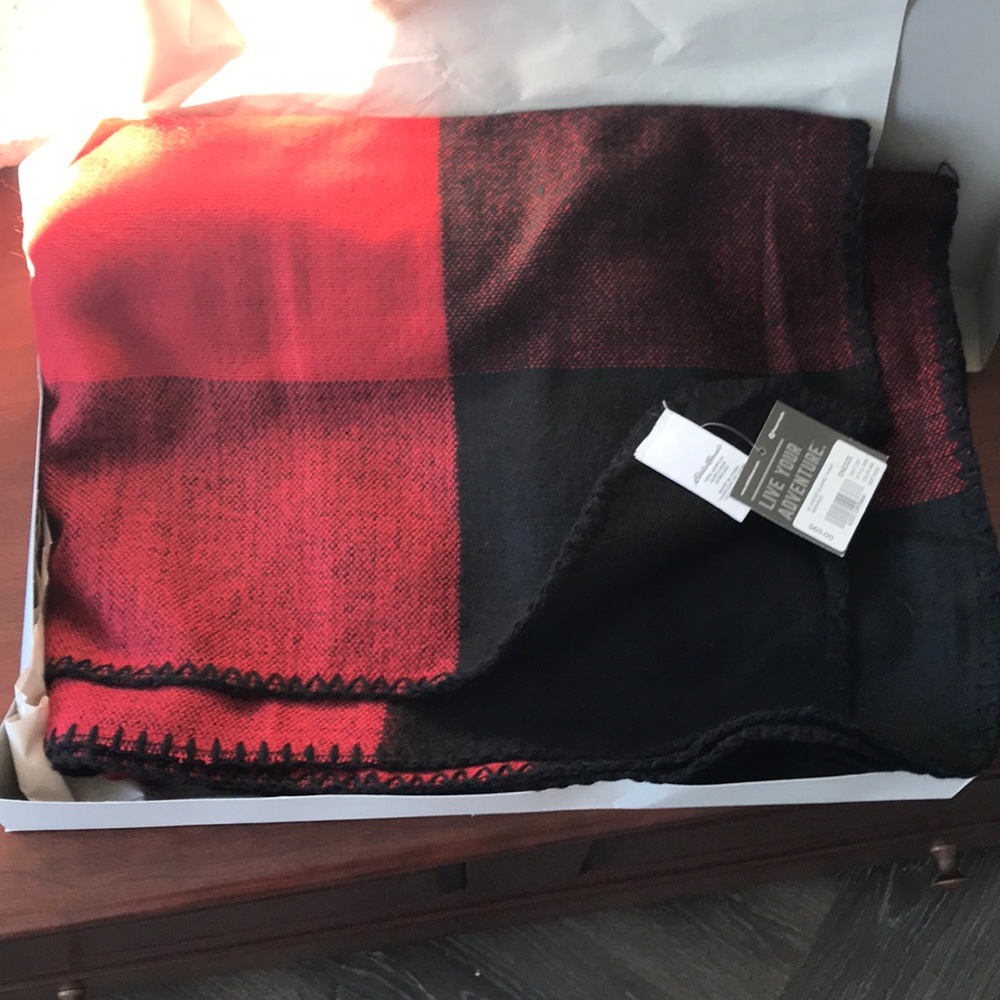 NWT Eddie Bauer large scarf blanket wrap